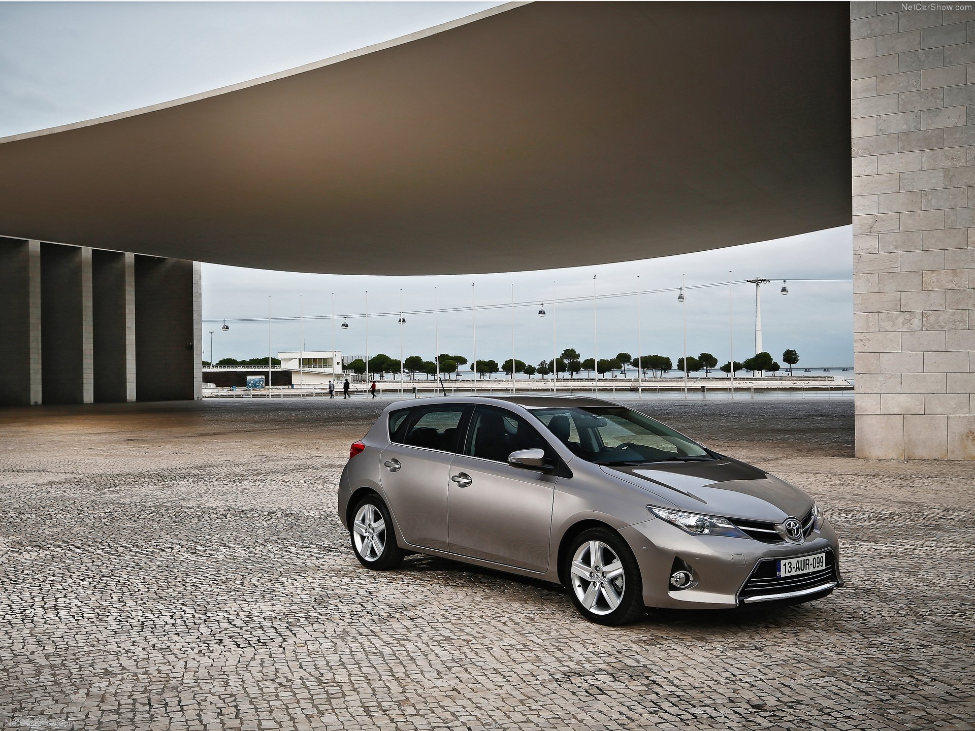 Toyota Auri̇s