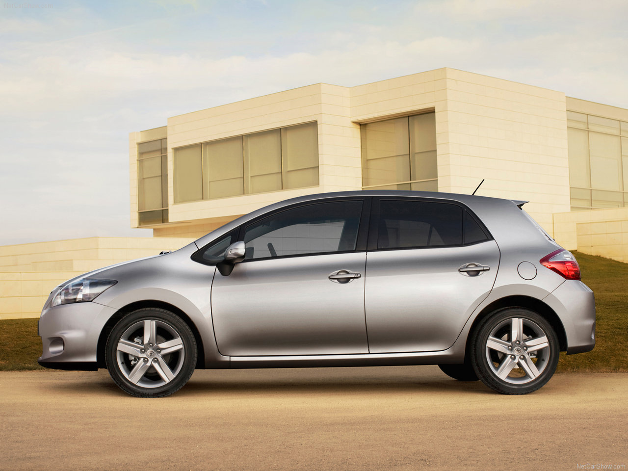 Toyota Auri̇s